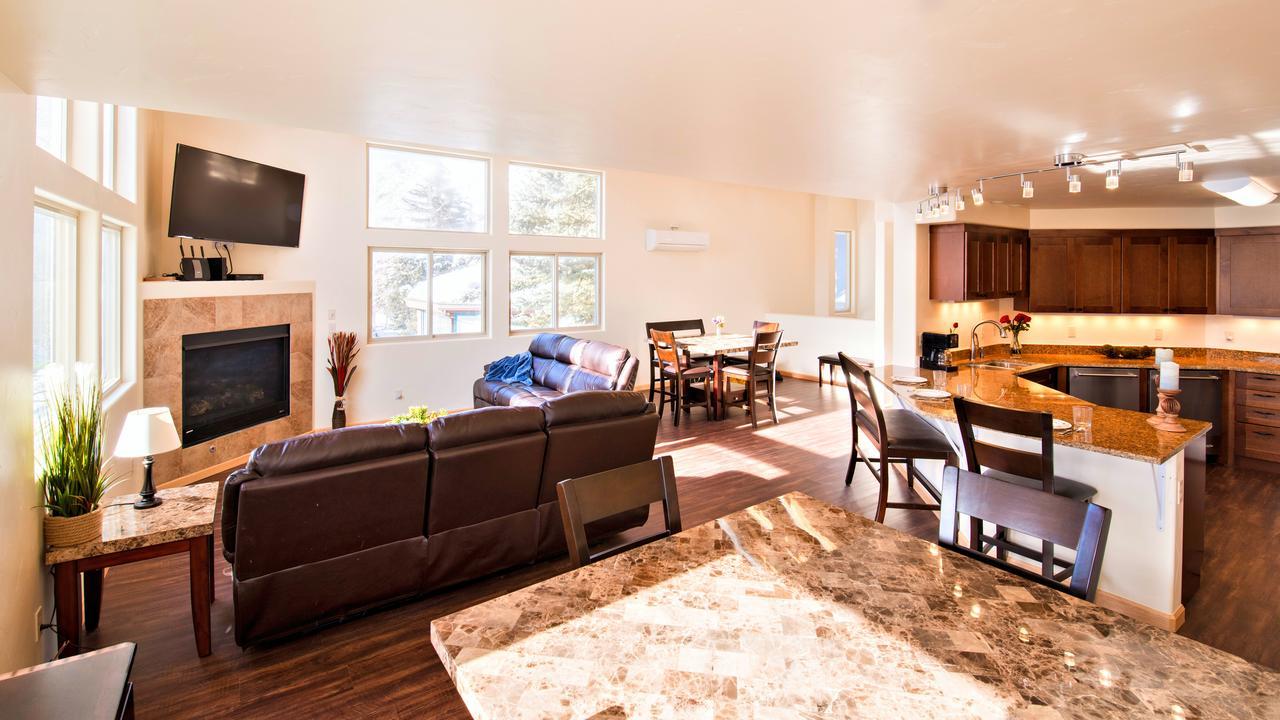 Mein Haus Bed & Breakfast Avon Exterior photo